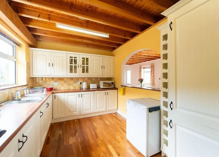 Holiday home Sea For Miles Tobernamoodane